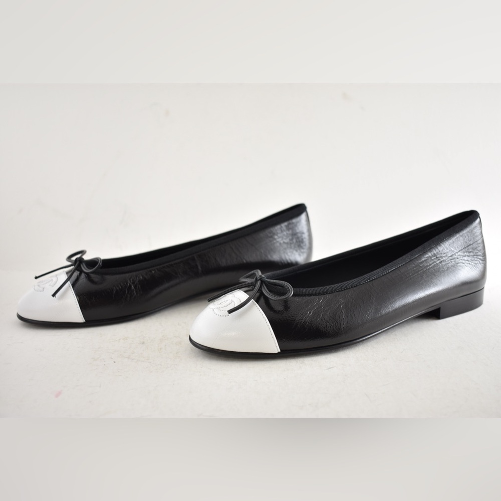 Chanel 26S Black White Crumpled Shiny Lambskin CC Bow Ballet Ballerina Flat 39 - Picture 14 of 16